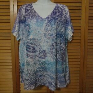 Women’s Avenue blouse 18/20 rhinestone embellishment fits more like a 16 large